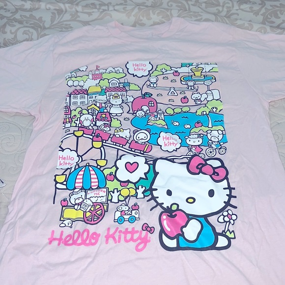Hello Kitty T-Shirt - Picture 3 of 11